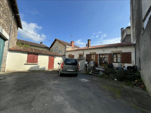 Maison à vendre |  Confolens |  5 pièces | 225 m²