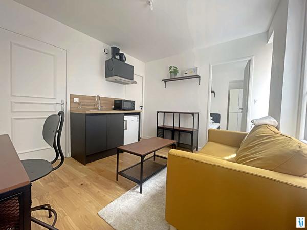 CENTRE VILLE DE ROUEN - Joli F2 MEUBLE de 24,76 m²