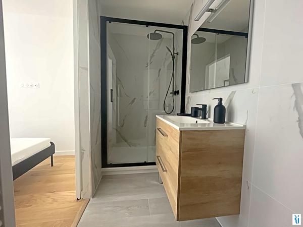 CENTRE VILLE DE ROUEN - Joli F2 MEUBLE de 24,76 m²