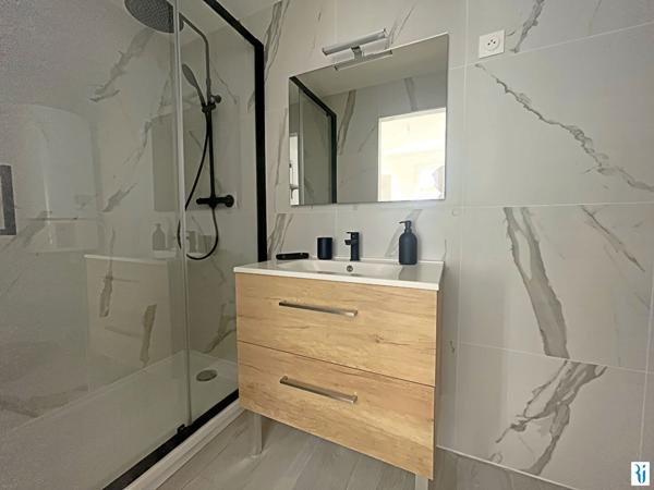 CENTRE VILLE DE ROUEN - Joli F2 MEUBLE de 24,76 m²