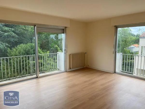 Appartement à louer 4 pièces 97.47m² Niort (79000)