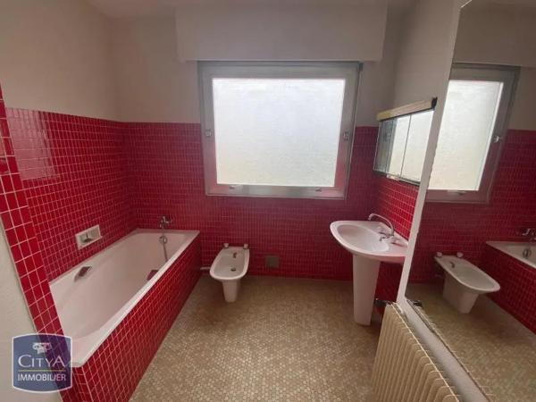 Appartement à louer 4 pièces 97.47m² Niort (79000)
