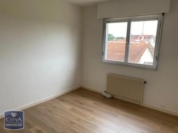 Appartement à louer 4 pièces 97.47m² Niort (79000)