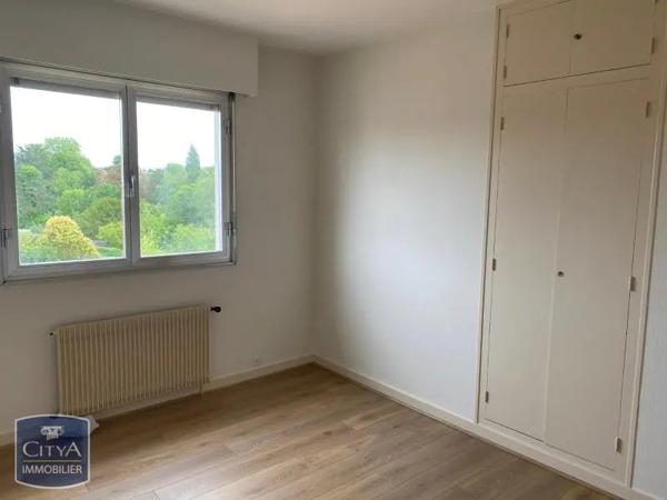 Appartement à louer 4 pièces 97.47m² Niort (79000)