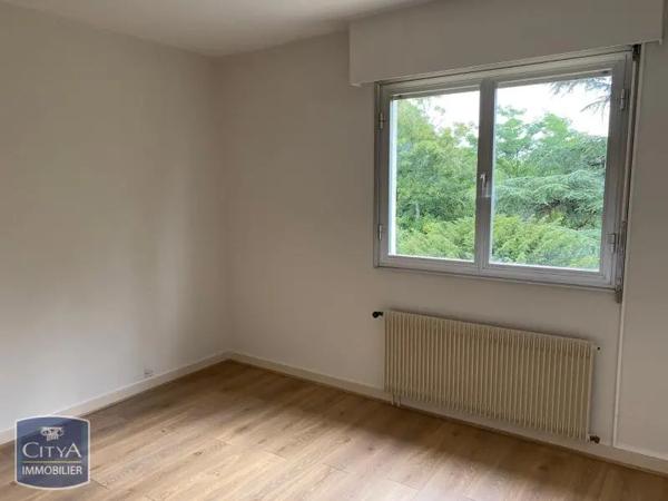 Appartement à louer 4 pièces 97.47m² Niort (79000)
