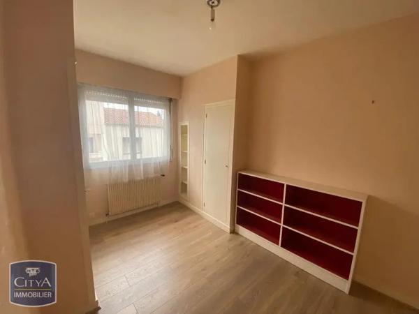 Appartement à louer 4 pièces 97.47m² Niort (79000)