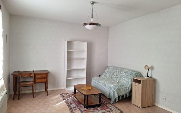 Appartement à louer    1 pièce • 30 m2 Saint-Yrieix-la-Perche