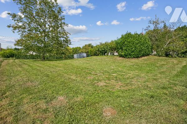 Villa 118 m² sur 1017 m², 5 ch. jardin, 2 garages.