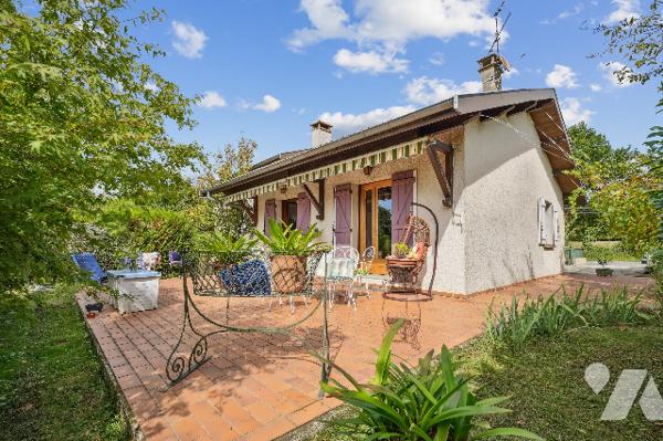 Villa 118 m² sur 1017 m², 5 ch. jardin, 2 garages.