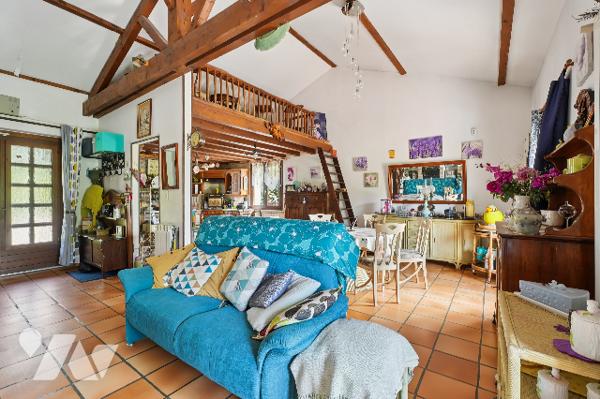 Villa 118 m² sur 1017 m², 5 ch. jardin, 2 garages.