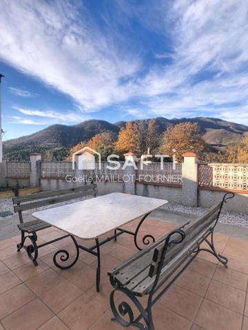 Grande villa avec terrasse et garage