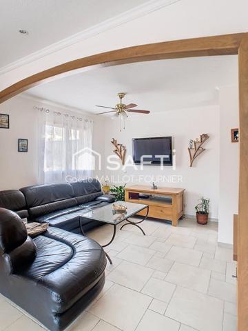 Grande villa avec terrasse et garage