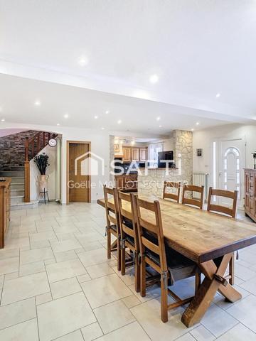 Grande villa avec terrasse et garage