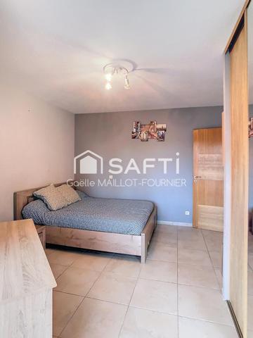 Grande villa avec terrasse et garage