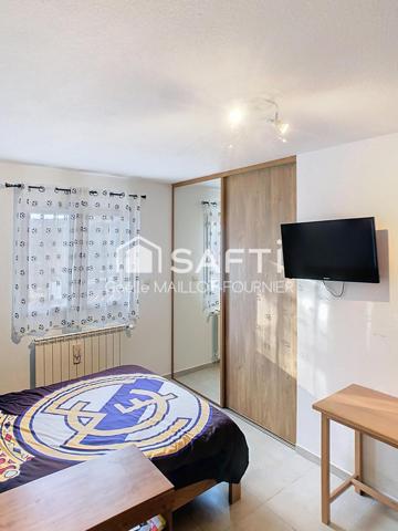 Grande villa avec terrasse et garage