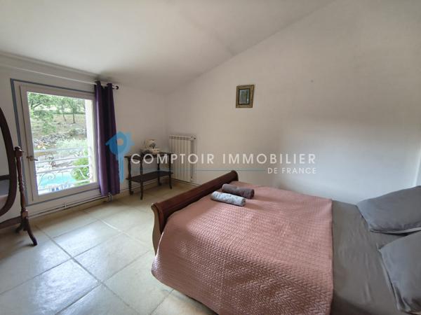 Propriete
                                                                                                                                                                                                                                                                                                                        7 pièce(s)                                                                                                                                                                                                          5 chambre(s)                                                                                                                                                                                                          260  m²