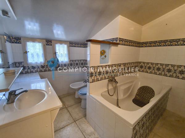 Propriete
                                                                                                                                                                                                                                                                                                                        7 pièce(s)                                                                                                                                                                                                          5 chambre(s)                                                                                                                                                                                                          260  m²