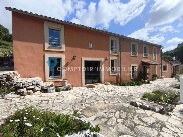 Propriete
                                                                                                                                                                                                                                                                                                                        7 pièce(s)                                                                                                                                                                                                          5 chambre(s)                                                                                                                                                                                                          260  m²