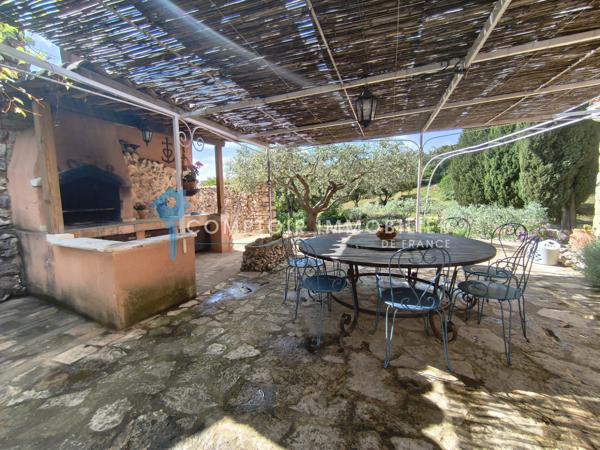 Propriete
                                                                                                                                                                                                                                                                                                                        7 pièce(s)                                                                                                                                                                                                          5 chambre(s)                                                                                                                                                                                                          260  m²