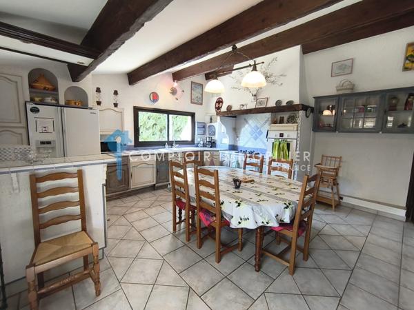 Propriete
                                                                                                                                                                                                                                                                                                                        7 pièce(s)                                                                                                                                                                                                          5 chambre(s)                                                                                                                                                                                                          260  m²