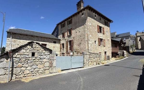 Maison à vendre    8 pièces •  Saint-Alban-sur-Limagnole