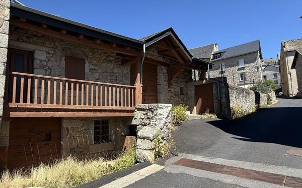 Maison à vendre    8 pièces •  Saint-Alban-sur-Limagnole