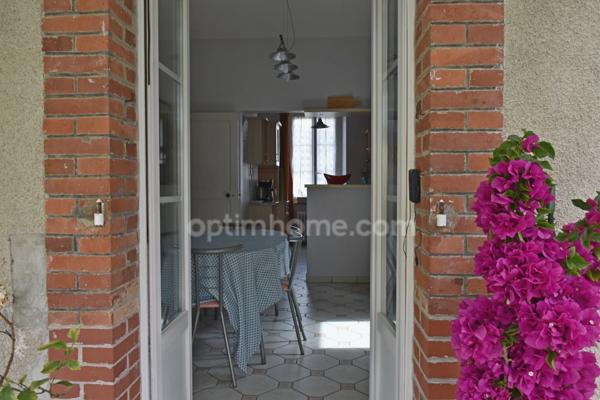 Maison bourgeoise de 4 chambres plus studio sur joli terrain paysagé sans vis à vis, en hypercentre