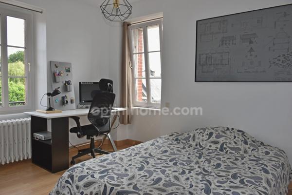 Maison bourgeoise de 4 chambres plus studio sur joli terrain paysagé sans vis à vis, en hypercentre