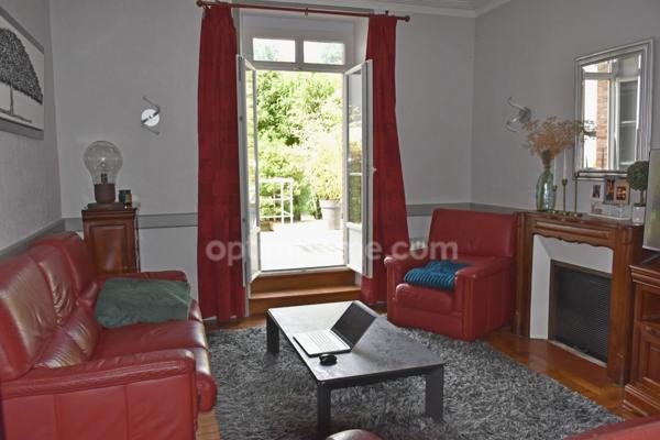 Maison bourgeoise de 4 chambres plus studio sur joli terrain paysagé sans vis à vis, en hypercentre