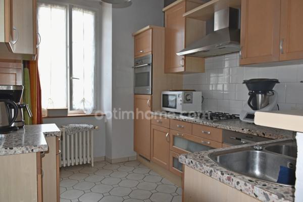 Maison bourgeoise de 4 chambres plus studio sur joli terrain paysagé sans vis à vis, en hypercentre