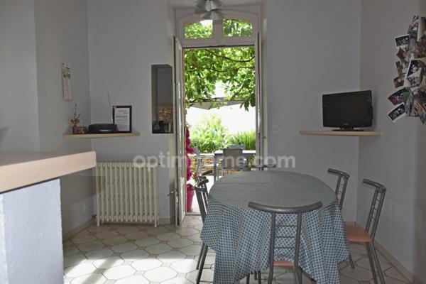 Maison bourgeoise de 4 chambres plus studio sur joli terrain paysagé sans vis à vis, en hypercentre