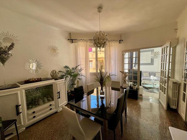 Dans un bel immeuble Art-Déco, magnifique appartement T4 de 86 m² avec garage - Toulon (83100)