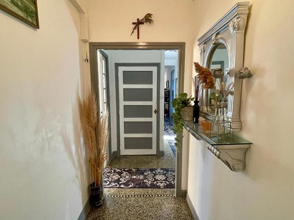 Dans un bel immeuble Art-Déco, magnifique appartement T4 de 86 m² avec garage - Toulon (83100)