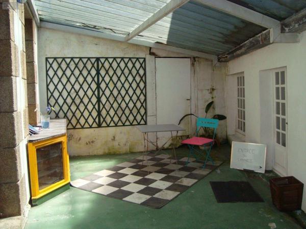 Local mixte (Pro/Hab) à vendre à Pluméliau-Bieuzy dans le Morbihan (56930), ref : 063-77