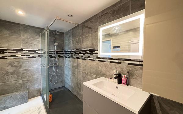 Appartement à vendre    3 pièces • 77 m2 Les Échelles