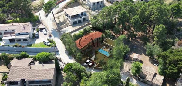 Sari-Solenzara (20145) Villa de standing T5 de 196 m² avec piscine à proximité de Solenzara