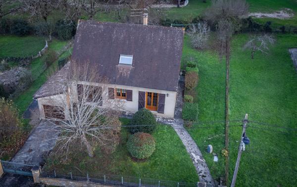 Maison de village  110 m2 , 5 pieces,  3 chambres, cave, garage et jardin 742M2