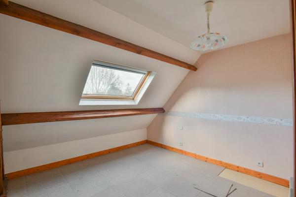 Maison de village  110 m2 , 5 pieces,  3 chambres, cave, garage et jardin 742M2