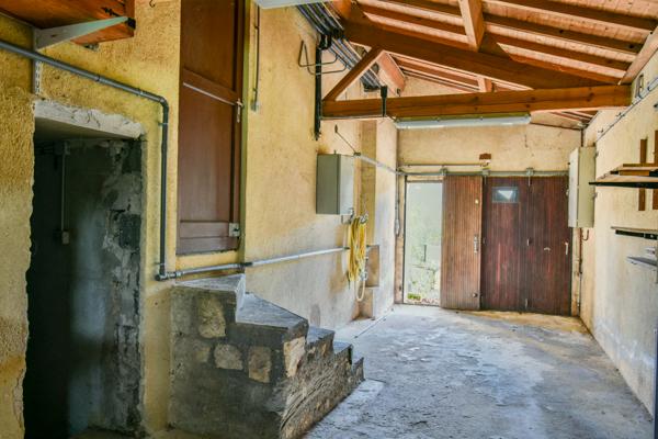 Maison de village  110 m2 , 5 pieces,  3 chambres, cave, garage et jardin 742M2