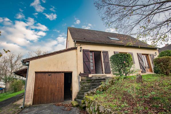 Maison de village  110 m2 , 5 pieces,  3 chambres, cave, garage et jardin 742M2