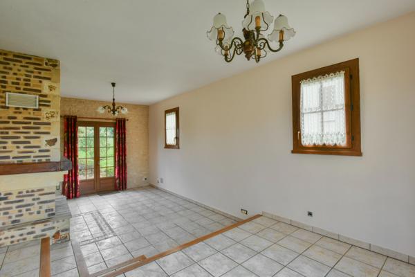 Maison de village  110 m2 , 5 pieces,  3 chambres, cave, garage et jardin 742M2