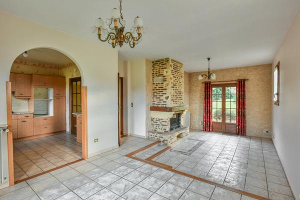 Maison de village  110 m2 , 5 pieces,  3 chambres, cave, garage et jardin 742M2