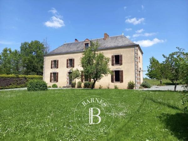 Pouzauges, Maison 8 Chambres -  310 m² à vendre