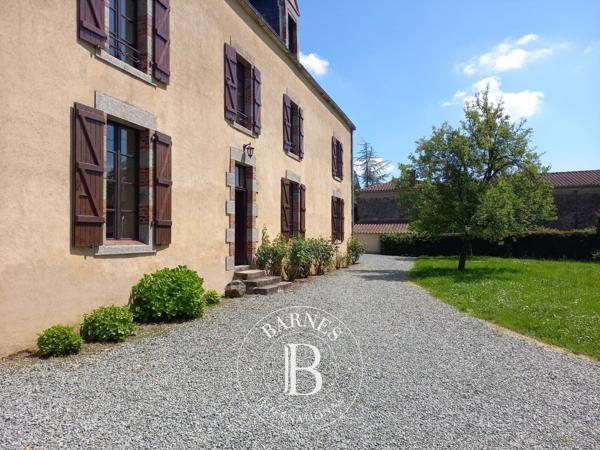 Pouzauges, Maison 8 Chambres -  310 m² à vendre