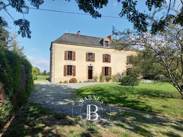 Pouzauges, Maison 8 Chambres -  310 m² à vendre