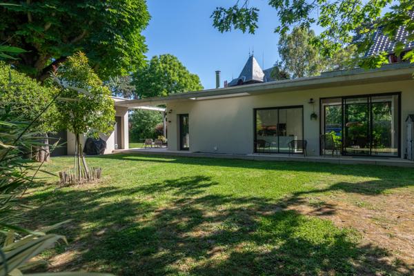 Champagne-au-Mont-d'Or - Maison 210 m² - 5/6 chambres - Jardin 1650 m² - Piscine