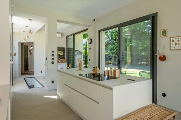 Champagne-au-Mont-d'Or - Maison 210 m² - 5/6 chambres - Jardin 1650 m² - Piscine