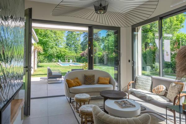 Champagne-au-Mont-d'Or - Maison 210 m² - 5/6 chambres - Jardin 1650 m² - Piscine