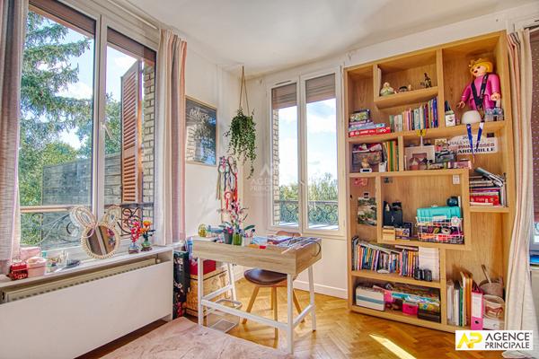 Le Chesnay Rocquencourt - Maison 8 pièces 327 m² au sol sur parcelle de 718 m² avec piscine et double garage automatisé €1 890 000 ** - Référence 26617