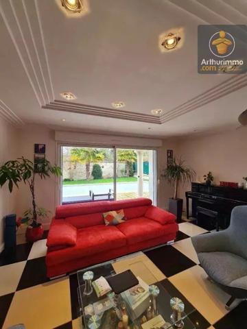 Vente Maison 7 pièces 230 m2 à Baule